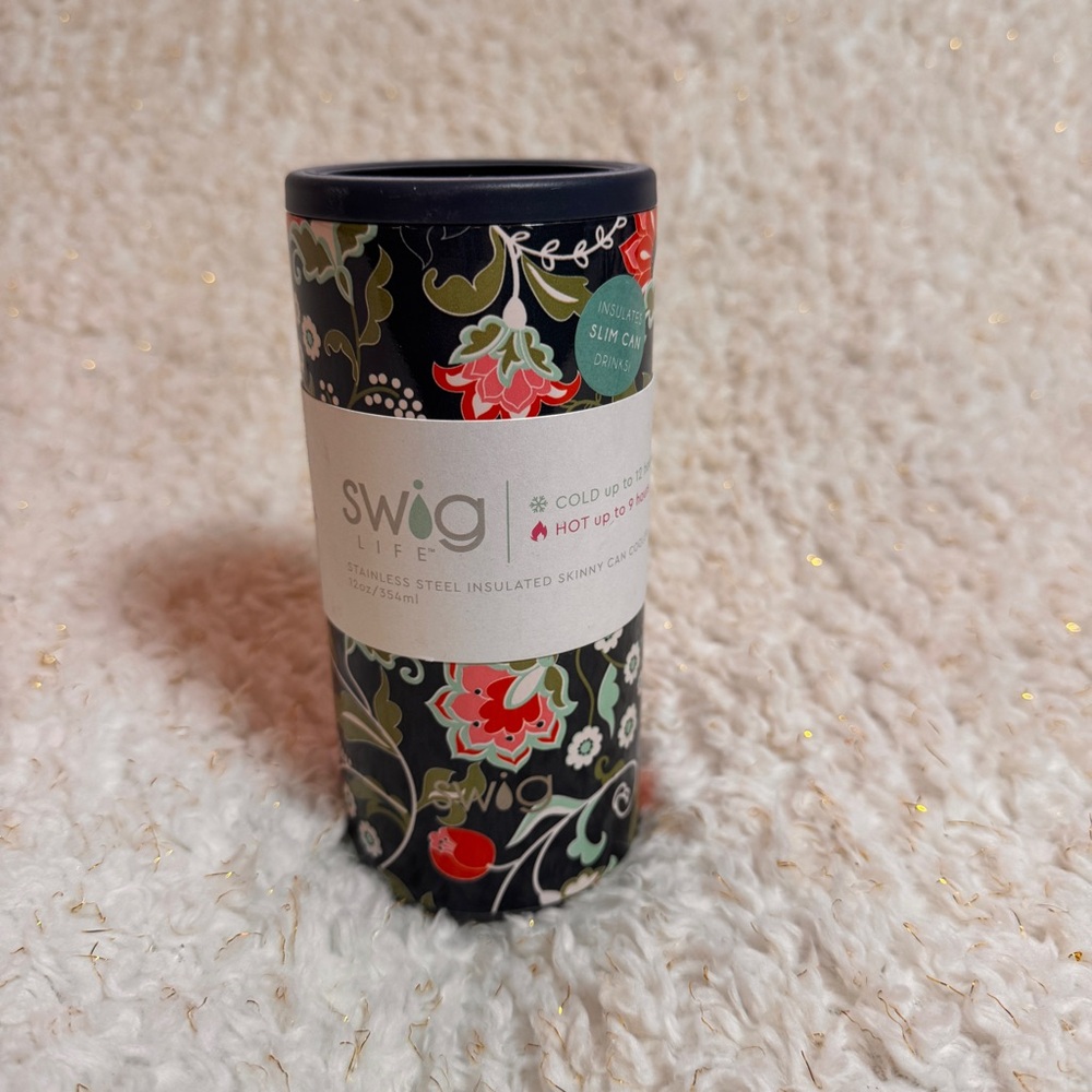 Pretty Swig Skinny Can Cooler - Navy & Red Flowers - NEW